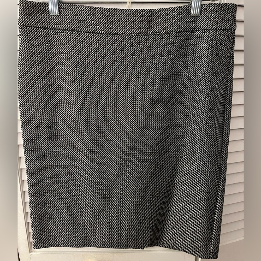 Ann Taylor factory petite black & white straight skirt 10P